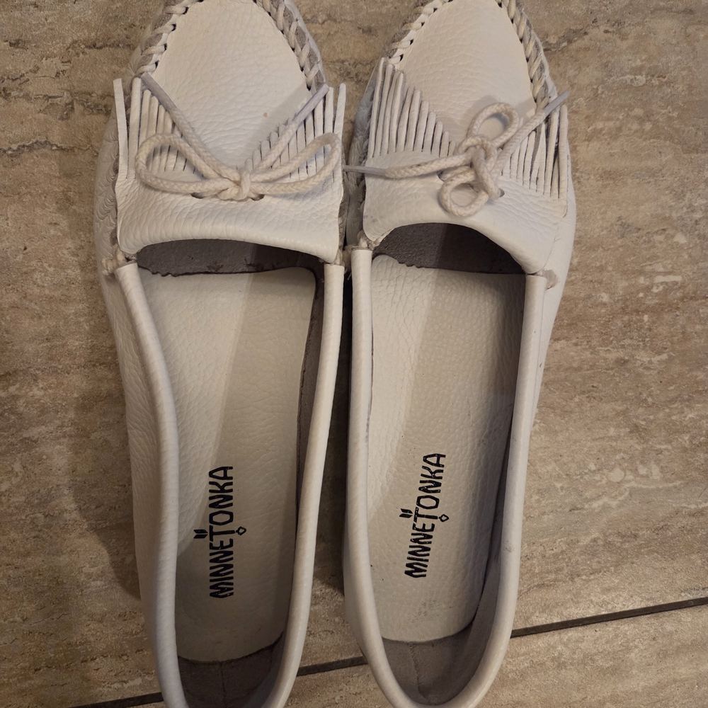 Minnetonka Women's White Moccasins